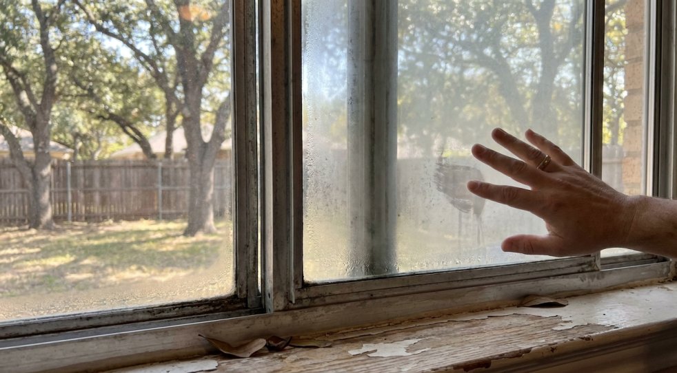 7 Signs Your Home Still Has Original Builder-Grade Windows in DFW